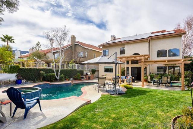 25314 Keats Ln, Stevenson Ranch CA: https://media.crmls.org/mediaz/ee5c04ed-afc7-4626-9386-02df66c0c590.jpg