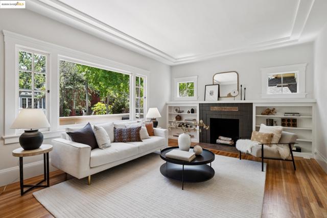 1071 Harvard Rd, Piedmont CA: https://media.crmls.org/mediaz/ee5c5589-f7ae-494a-95a6-71f7bd65b66e.jpg