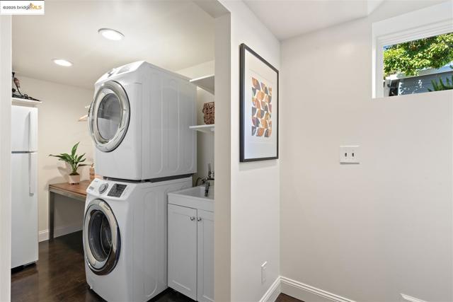 1000 Navellier St, El Cerrito CA: https://media.crmls.org/mediaz/ee5cdc71-938a-40fd-b1e5-e79ce9e9a322.jpg