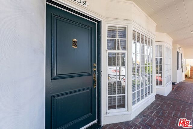 1658 N Sierra Bonita Avenue, Los Angeles CA: https://media.crmls.org/mediaz/ee5d6128-973c-494a-aaa6-2b65bae4f8a9.jpg