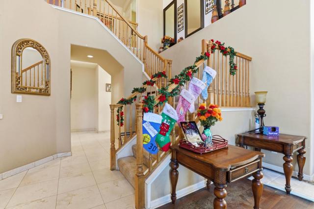 946 Martiri Court, Gilroy CA: https://media.crmls.org/mediaz/ee5d749a-5657-450b-8e91-33d671e380a7.jpg