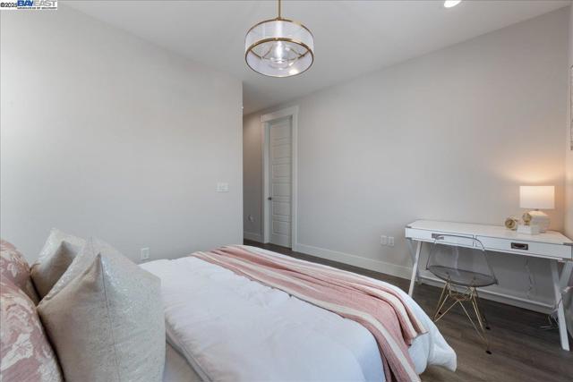 7259 Lembert Hills Dr, Dublin CA: https://media.crmls.org/mediaz/ee5d8074-b539-4e46-a31d-1d986f765d9b.jpg