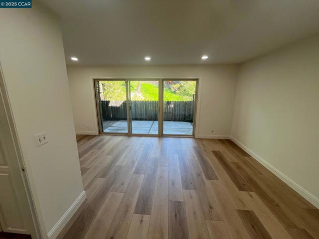 1800 Cannon Dr, Walnut Creek CA: https://media.crmls.org/mediaz/ee5e4dbd-11ef-4670-90d6-82d977e8a21f.jpg