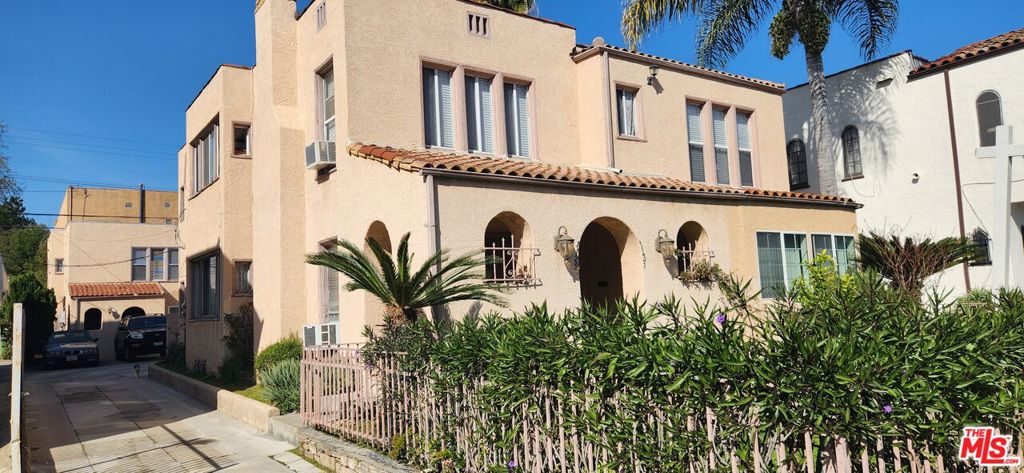 1129 Queen Anne Place