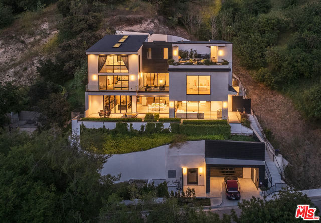 3920 Knobhill Drive, Sherman Oaks CA: https://media.crmls.org/mediaz/ee5fa58b-7765-45bb-b2b2-0aad51babd3a.jpg