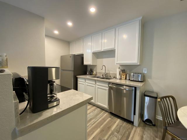 1810 S El Camino Real, Encinitas CA: https://media.crmls.org/mediaz/ee5fb6cc-3b13-44d6-86bf-c3fe13d1cbe8.jpg
