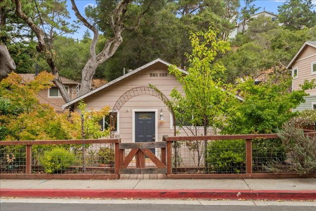 2934 San Juan Boulevard, Belmont CA: https://media.crmls.org/mediaz/ee5fc893-6329-457e-9678-4b9eea5352f7.jpg