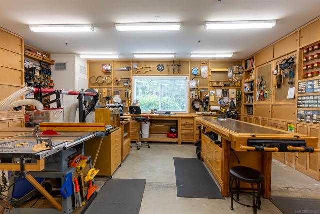 2377 Vern Drive, Fallbrook CA: https://media.crmls.org/mediaz/ee5fe082-26b9-4526-81e1-40232cd7583e.jpg