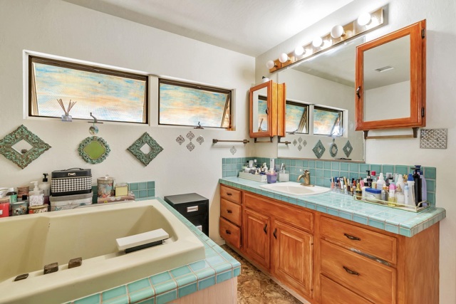 71 Taylor Pl, Bethel Island CA: https://media.crmls.org/mediaz/ee600641-671c-4762-9ca2-27606df0acd6.jpg