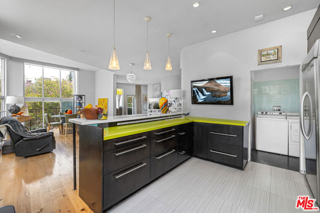801 Westbourne Drive, West Hollywood CA: https://media.crmls.org/mediaz/ee606990-b1e0-4ef3-be3c-1ab15f318200.jpg