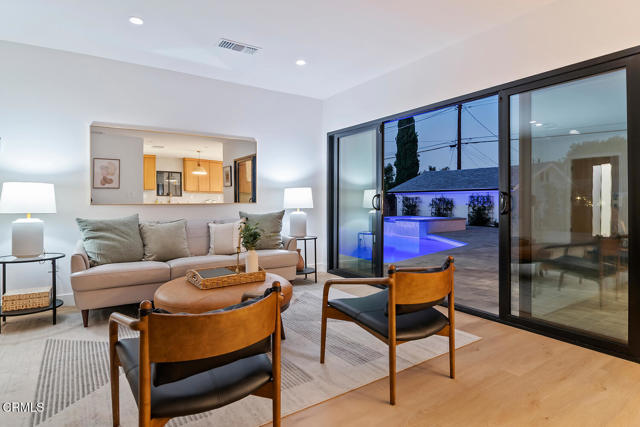 Detail Gallery Image 14 of 50 For 7932 Woodlake Ave, West Hills,  CA 91304 - 4 Beds | 3 Baths