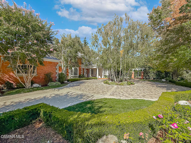 581 Lakeview Canyon Road, Westlake Village CA: https://media.crmls.org/mediaz/ee60c139-2a24-46ca-9c68-f4528bba47e4.jpg