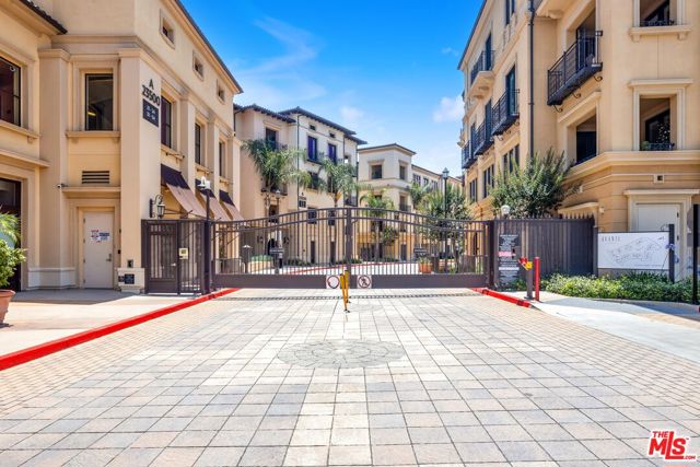 23500 Park Sorrento, Calabasas CA: https://media.crmls.org/mediaz/ee61a8d0-fa9a-43a7-8036-b5969ae37624.jpg