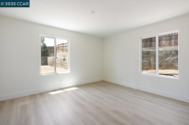 1923 Thompson Ln, El Sobrante CA: https://media.crmls.org/mediaz/ee61d1cd-4a07-404e-9b7f-5718cc4ae36f.jpg