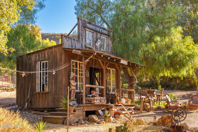 356 E Carlisle Road, Thousand Oaks CA: https://media.crmls.org/mediaz/ee63102b-0fe6-4995-bdd7-6b41029fa8b9.jpg