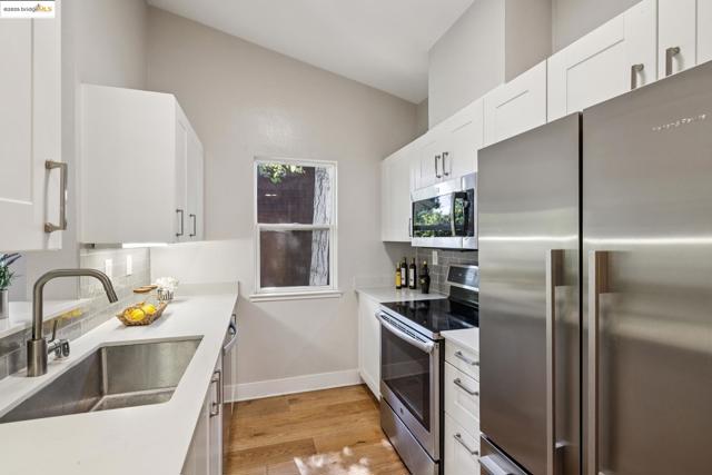 96 Bayside Ct, Richmond CA: https://media.crmls.org/mediaz/ee63239e-4dd3-4f22-bbf5-580d649da019.jpg