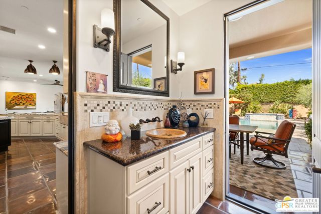 248 E Palo Verde Avenue, Palm Springs CA: https://media.crmls.org/mediaz/ee63d55a-20f8-4f7f-8e6a-c7c7e6d0d2bf.jpg