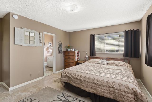 1007 Genie Ln, Cardiff by the Sea CA: https://media.crmls.org/mediaz/ee63f72f-7e91-410d-ba2f-66e385ceb409.jpg