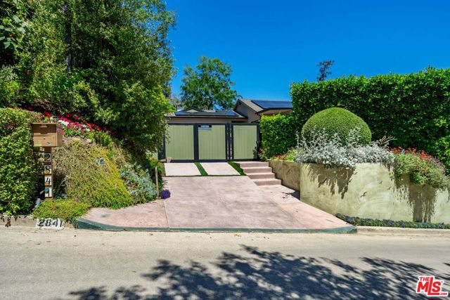 2841 Montcalm Avenue, Los Angeles CA: https://media.crmls.org/mediaz/ee64ef74-9d67-49ed-831f-3ab567de5d35.jpg