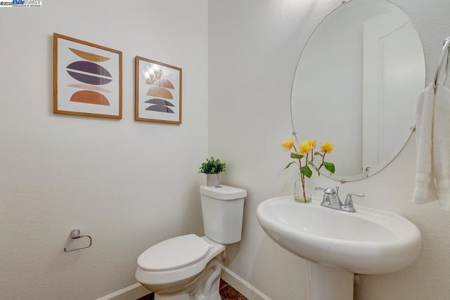 1440 Riva Trigoso Dr, Manteca CA: https://media.crmls.org/mediaz/ee65115c-4212-4d72-8af9-a2aba06ac00c.jpg
