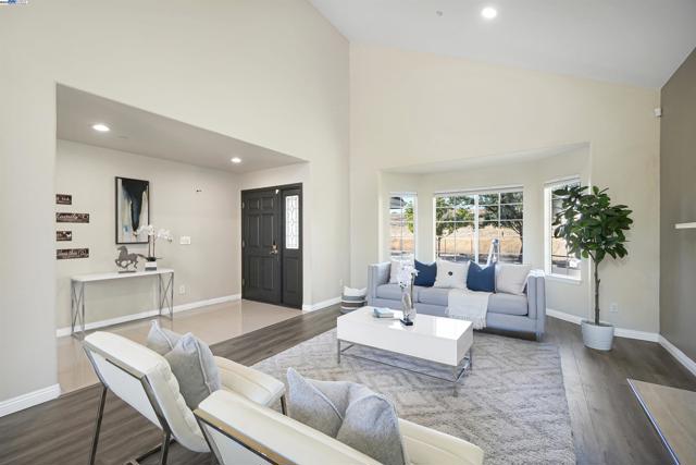 3473 Edinburgh Dr, Livermore CA: https://media.crmls.org/mediaz/ee657cfe-604d-4199-829b-da807f276a39.jpg