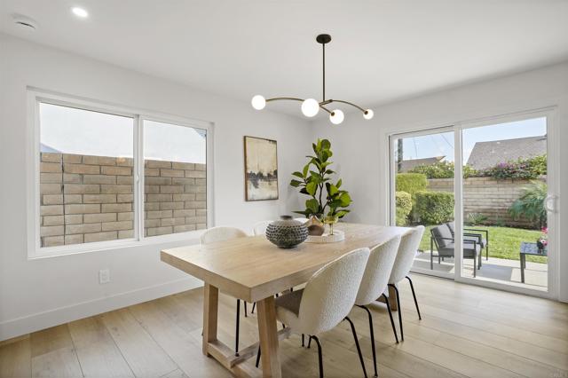 3130 Kerry Ln, Costa Mesa CA: https://media.crmls.org/mediaz/ee658fc0-becb-4df7-9e46-cce9939e92ce.jpg