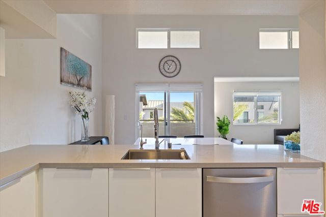 13200 Pacific Promenade, Playa Vista CA: https://media.crmls.org/mediaz/ee65a74c-8b5c-4ca3-9c83-ff5b7debe252.jpg