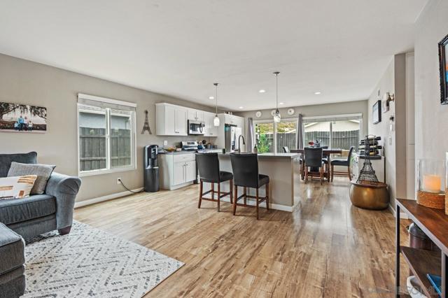 13637 Los Olivos Ave, Poway CA: https://media.crmls.org/mediaz/ee662f0c-ce95-487b-9ec4-50a463e86481.jpg