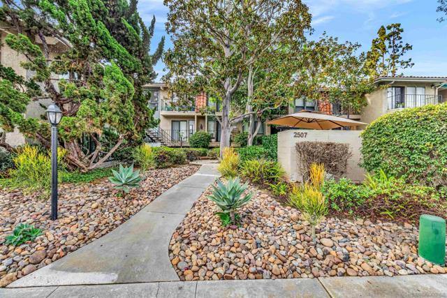 2507 Navarra Dr, Carlsbad CA: https://media.crmls.org/mediaz/ee66643a-bf63-4208-b52c-22060626656e.jpg