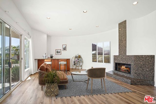 32215 Pacific Coast Highway, Malibu CA: https://media.crmls.org/mediaz/ee6668f0-9ae3-4638-b64b-5ce4e2ab6985.jpg