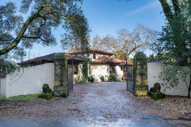 1036 Los Trancos Road, Portola Valley CA: https://media.crmls.org/mediaz/ee66beb2-c834-4c79-be74-fc9382211b0d.jpg