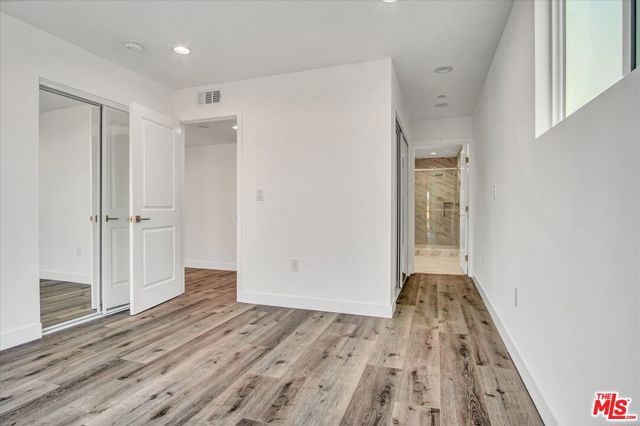 2419 S Cochran Avenue, Los Angeles CA: https://media.crmls.org/mediaz/ee675952-5489-4053-a10f-8c3d6c77a6e6.jpg