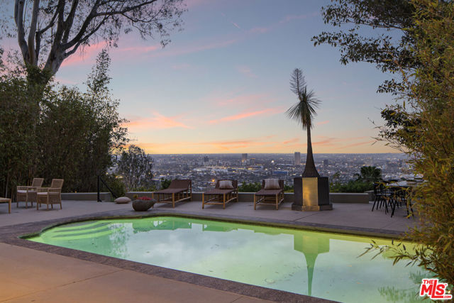 8540 Hedges Way, Los Angeles CA: https://media.crmls.org/mediaz/ee675e3f-7f61-4a9e-8416-a0b65e8ccdc8.jpg