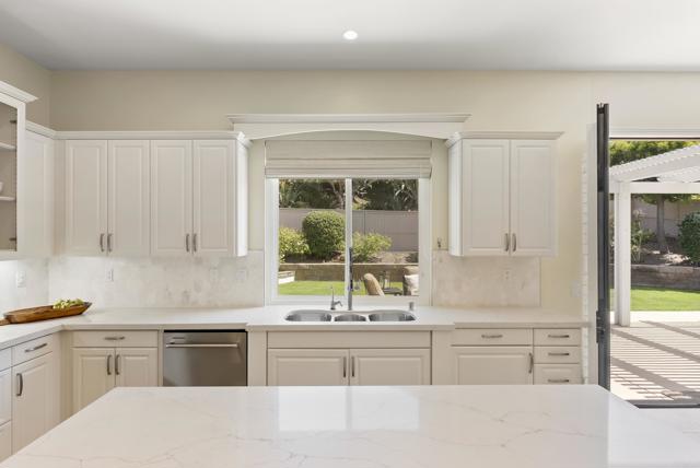 Detail Gallery Image 23 of 52 For 7062 Crystalline Dr, Carlsbad,  CA 92011 - 4 Beds | 2/1 Baths