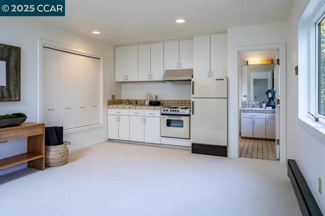 1177 Estates Dr, Lafayette CA: https://media.crmls.org/mediaz/ee67af2d-33ad-4ea6-92fe-5f03d1981116.jpg