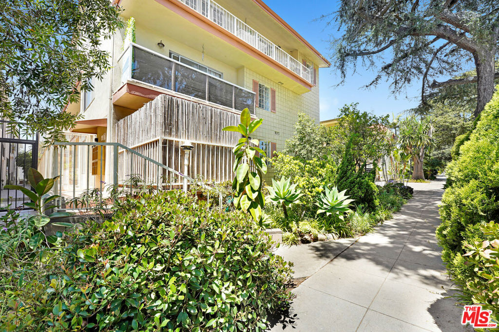 1044 9th Street #3