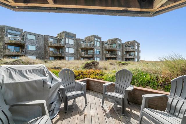 101 Shell Drive, Watsonville CA: https://media.crmls.org/mediaz/ee67cdb8-8535-45ec-8996-6f2215a2a6fa.jpg