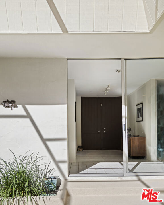 6 Cody Court, Rancho Mirage CA: https://media.crmls.org/mediaz/ee67e834-ace5-43f7-a105-37d0c59d20a6.jpg
