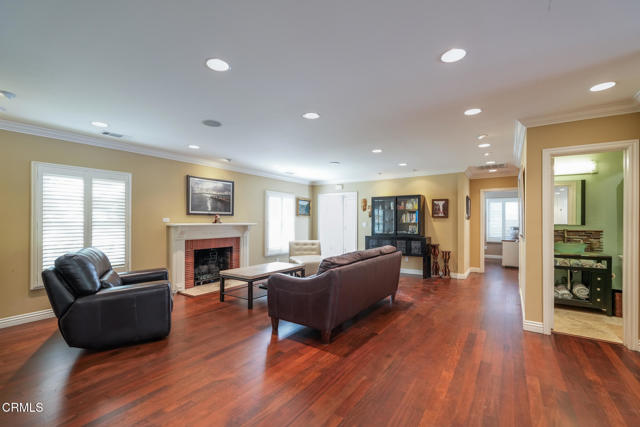 Detail Gallery Image 4 of 44 For 2765 San Pasqual St, Pasadena,  CA 91107 - 2 Beds | 2 Baths