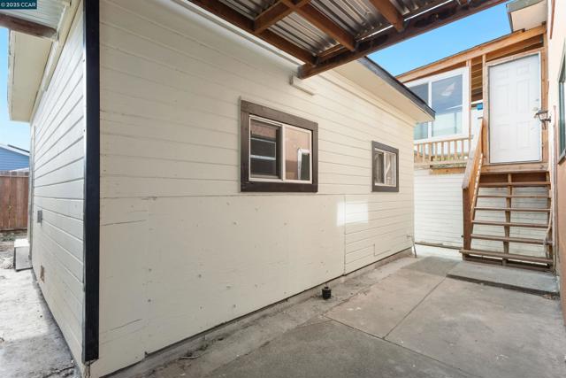 840 7th St, Richmond CA: https://media.crmls.org/mediaz/ee687388-fcb0-4a80-ab54-29cd67a2faae.jpg