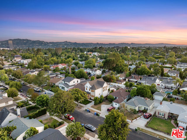 4949 Sancola Avenue, Toluca Lake CA: https://media.crmls.org/mediaz/ee68ff50-15e1-4978-b62e-da05747d4acd.jpg
