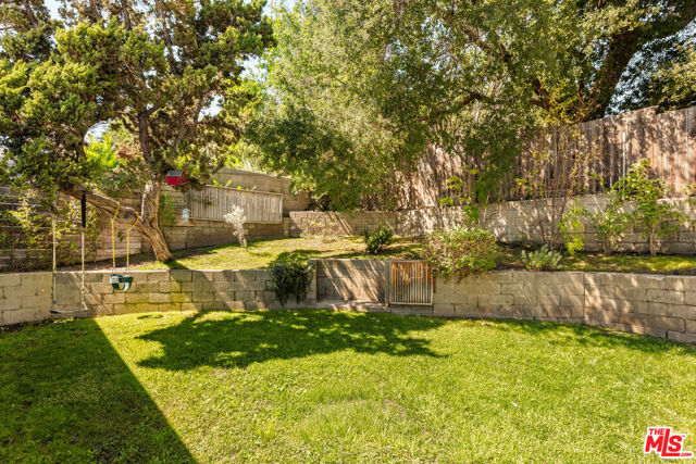 3019 Surry Street, Los Angeles CA: https://media.crmls.org/mediaz/ee6963c9-12d5-4c0f-b269-05a4d8a85496.jpg