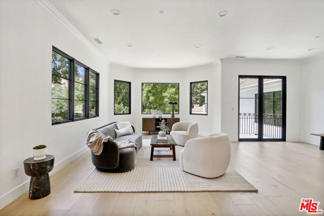 4261 Temma Court, Calabasas CA: https://media.crmls.org/mediaz/ee69a082-46df-4a64-afa5-327bbc84a04b.jpg