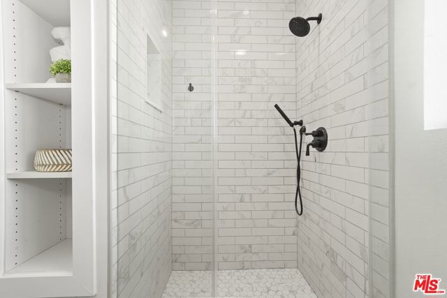 1049 16th Street, 5 photo 4