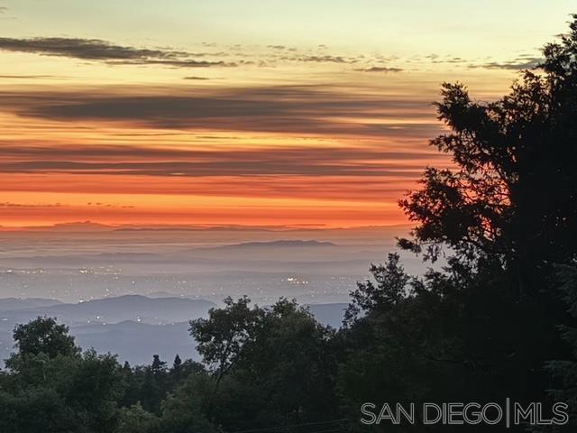 https://media.crmls.org/mediaz/ee6a3953-7358-4310-b849-e6a23ad8b3a8.jpg?preset=X-Large