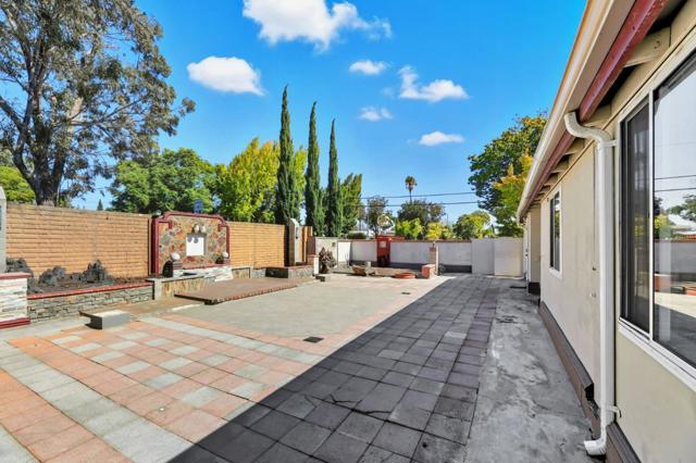 1199 Blazingwood Drive, Sunnyvale CA: https://media.crmls.org/mediaz/ee6a6bc4-8379-4563-8024-40a252b7e073.jpg
