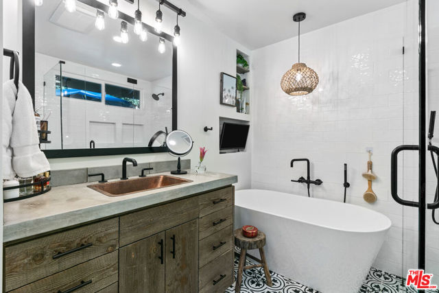 30603 El Sueno Drive, Malibu CA: https://media.crmls.org/mediaz/ee6a856c-2bfd-4a2e-9c1e-29614d4469d0.jpg