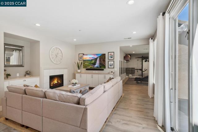96 Heritage Way, Brentwood CA: https://media.crmls.org/mediaz/ee6a92fc-a065-4f44-bf78-d1b97f014331.jpg