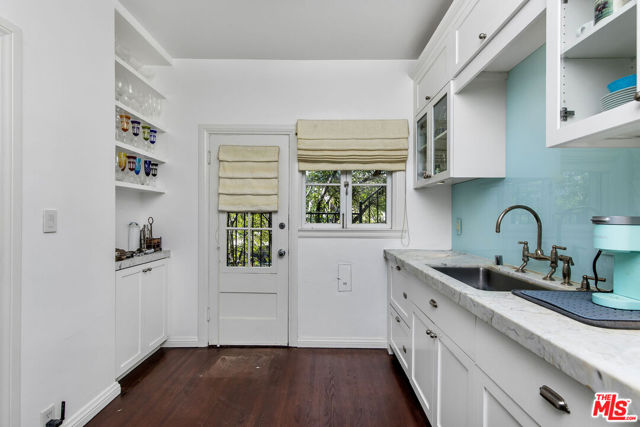 10335 Wilshire Boulevard, Los Angeles CA: https://media.crmls.org/mediaz/ee6aa48d-98aa-4006-aa92-b8b47e5b2a6f.jpg