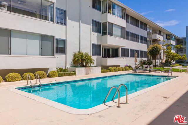 8701 Delgany Avenue, Playa del Rey CA: https://media.crmls.org/mediaz/ee6b254e-f6c1-4834-a196-939dd4c9feb2.jpg